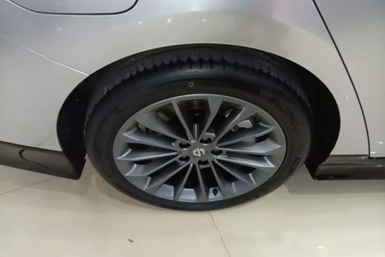 Used Leapmotor C01 2024 Pure Electric 525 Luxury Edition Right Rear Wheel Hub