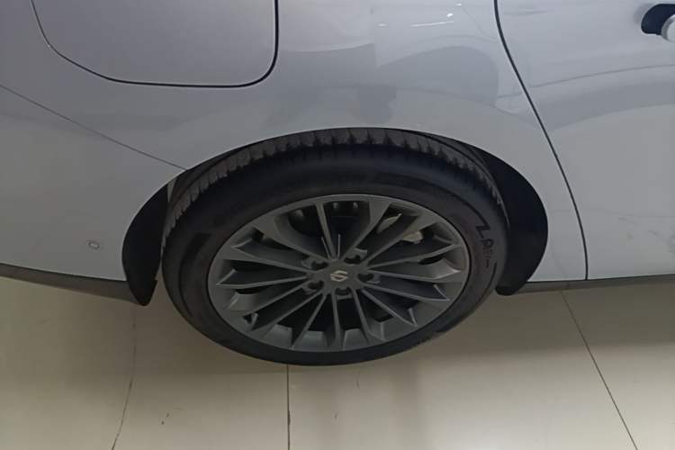 Used Leapmotor C01 2024 Range-Extended 216 Luxury Edition Right Rear Wheel Hub