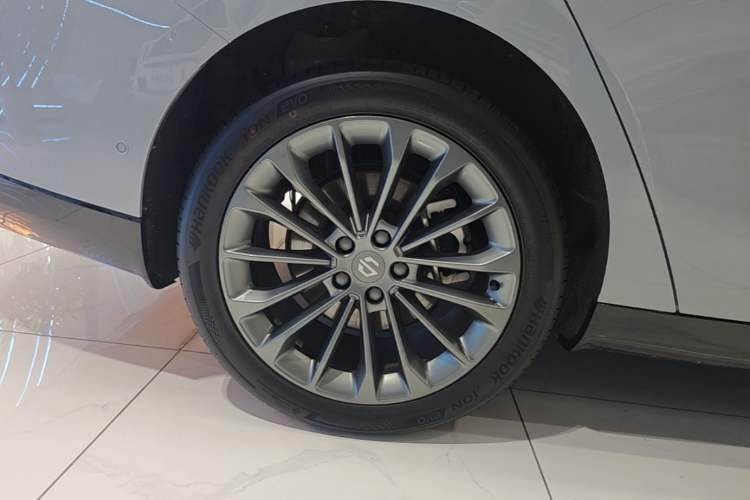 Used Leapmotor C01 2024 Range-Extended 316 Deluxe Edition Right Rear Wheel Hub