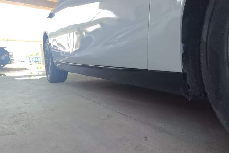 Used Leapmotor C01 2024 Pure Electric 525 Luxury Edition Right Side Sill