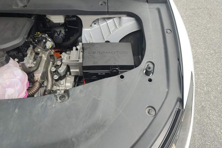 Used Leapmotor C01 2024 Range-Extended 316 Deluxe Edition Engine Bay Left