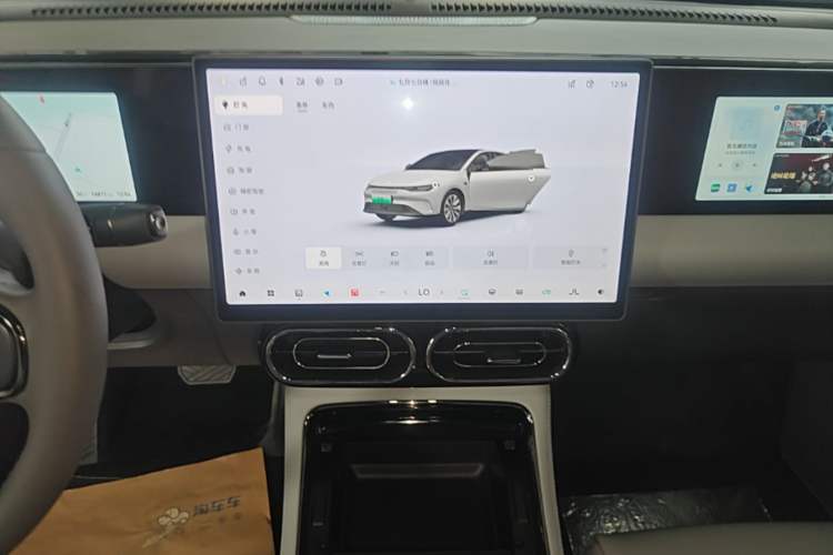 Used Leapmotor C01 2024 Range-Extended 216 Luxury Edition Audio And AC Panel