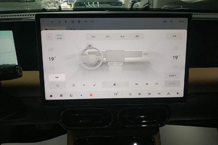 Used Leapmotor C01 2024 Pure Electric 525 Luxury Edition Audio And AC Panel