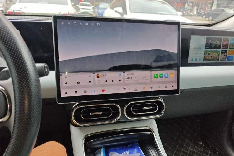 Used Leapmotor C01 2024 Range-Extended 216 Luxury Edition Audio And AC Panel
