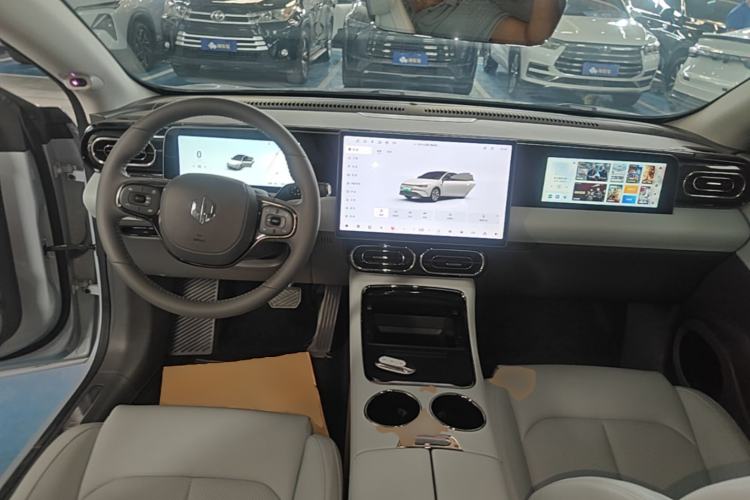Used Leapmotor C01 2024 Range-Extended 216 Luxury Edition Center Console