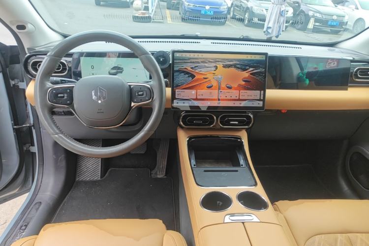 Used Leapmotor C01 2024 Pure Electric 525 Luxury Edition Center Console