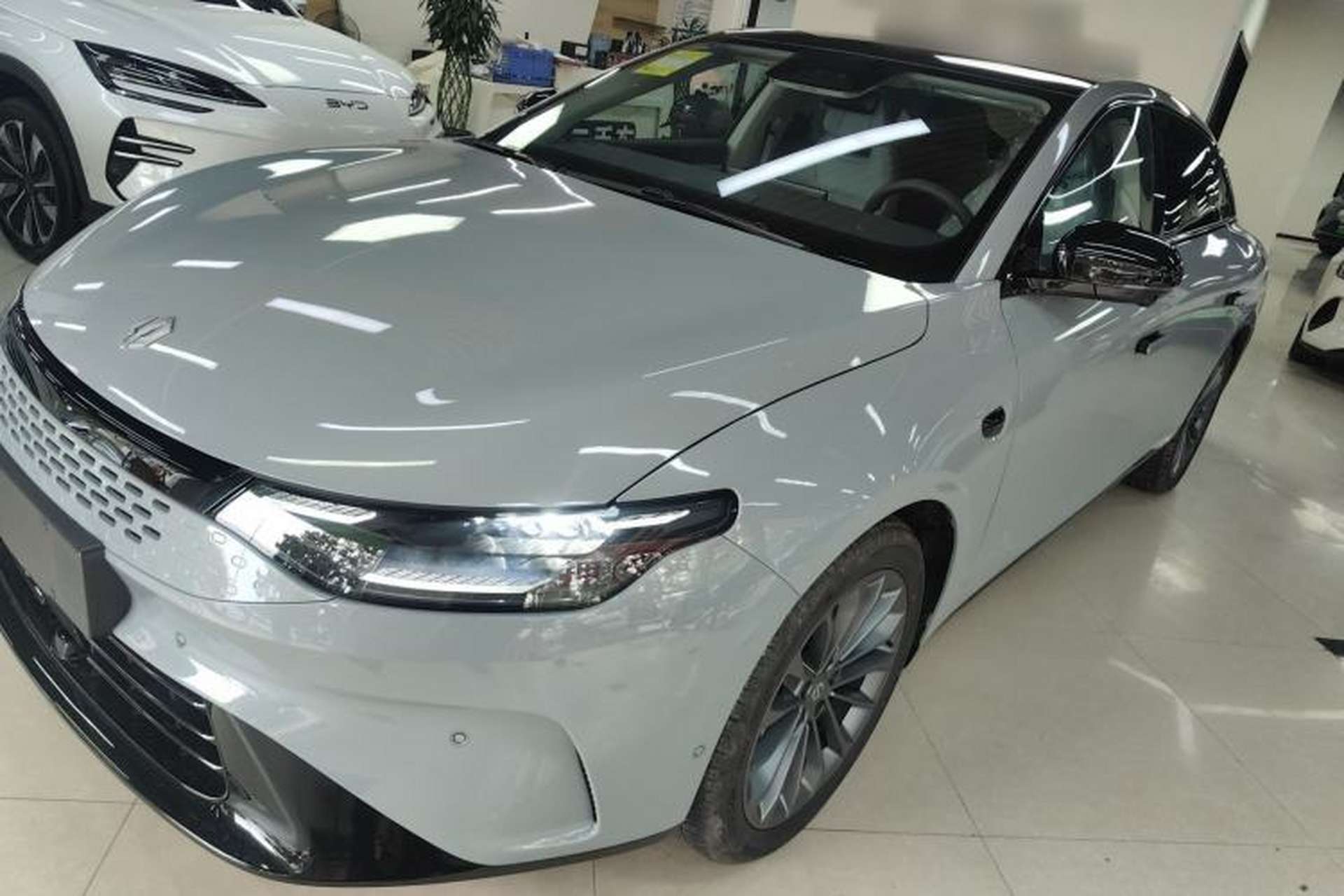 Used Leapmotor C01 2024 Range-Extended 216 Luxury Edition Front Left 45 Deg