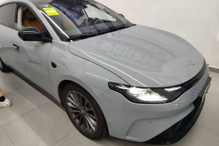 Used Leapmotor C01 2024 Range-Extended 316 Deluxe Edition Front Right 45 Deg