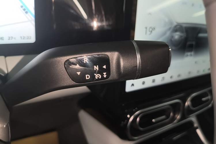 Used Leapmotor C01 2024 Pure Electric 525 Comfort Edition Gear Lever