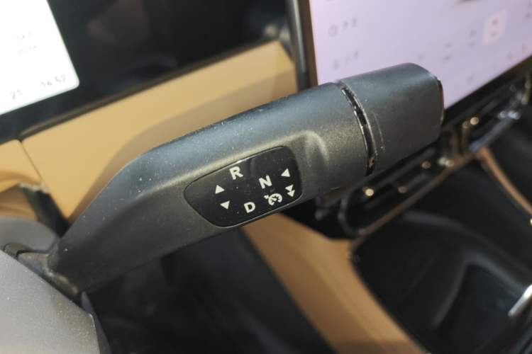 Used Leapmotor C01 2024 All-Electric 625 Deluxe Edition Gear Lever