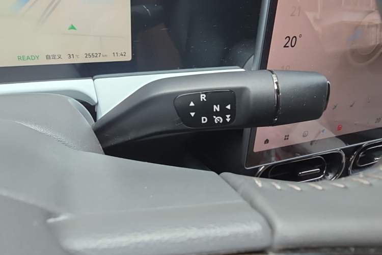 Used Leapmotor C01 2024 Range-Extended 316 Deluxe Edition Gear Lever