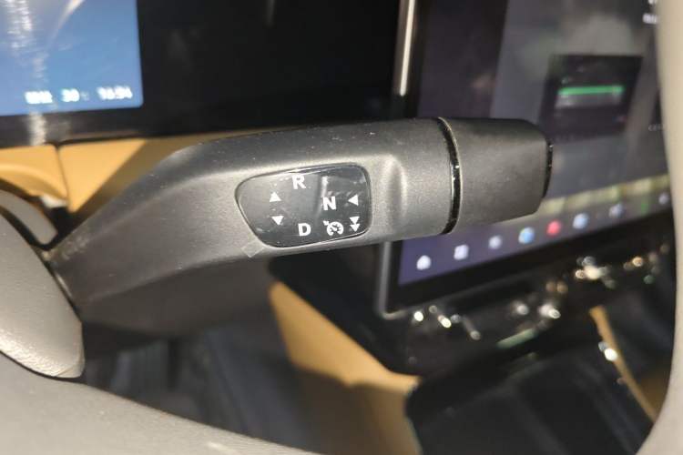 Used Leapmotor C01 2024 Pure Electric 525 Luxury Edition Gear Lever