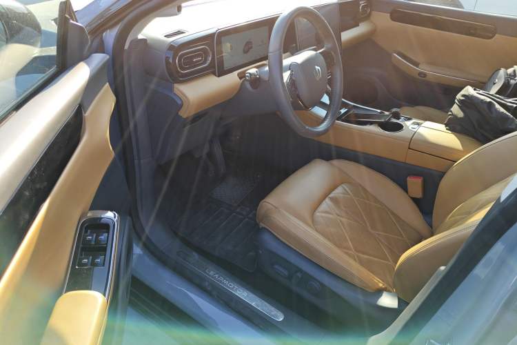 Used Leapmotor C01 2024 Range-Extended 316 Deluxe Edition Interior 3