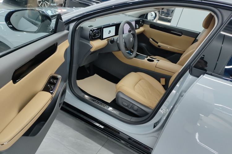 Used Leapmotor C01 2024 Range-Extended 316 Deluxe Edition Interior 3