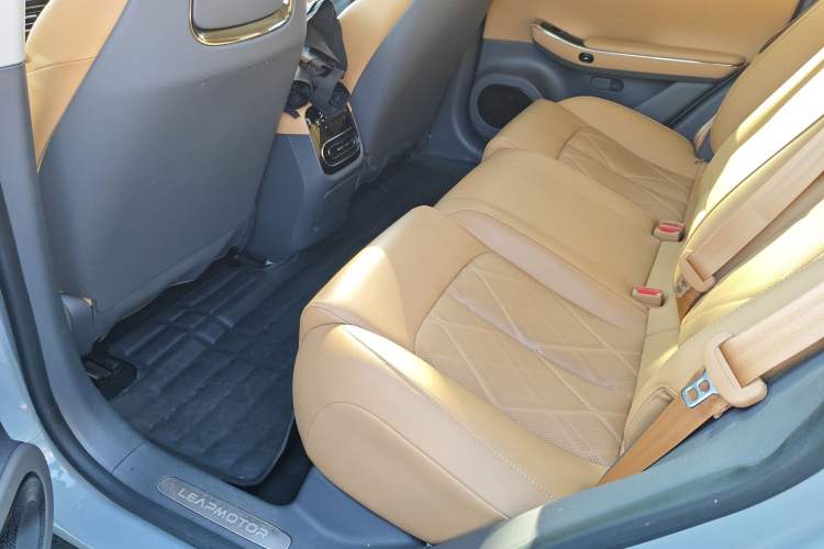 Used Leapmotor C01 2024 Range-Extended 316 Deluxe Edition Interior 4