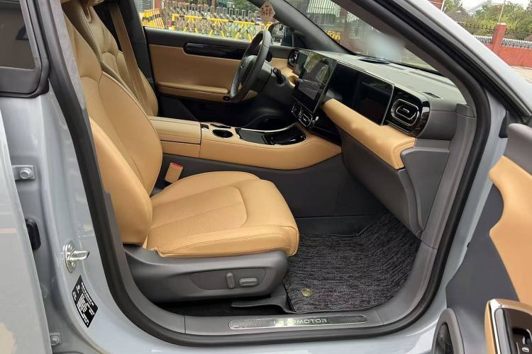 Used Leapmotor C01 2024 Range-Extended 216 Luxury Edition Interior 6