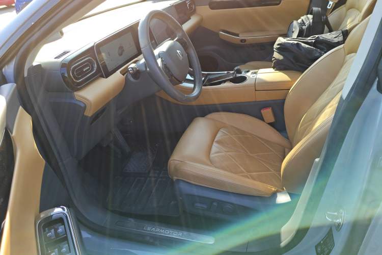 Used Leapmotor C01 2024 Range-Extended 316 Deluxe Edition Left Front Seat