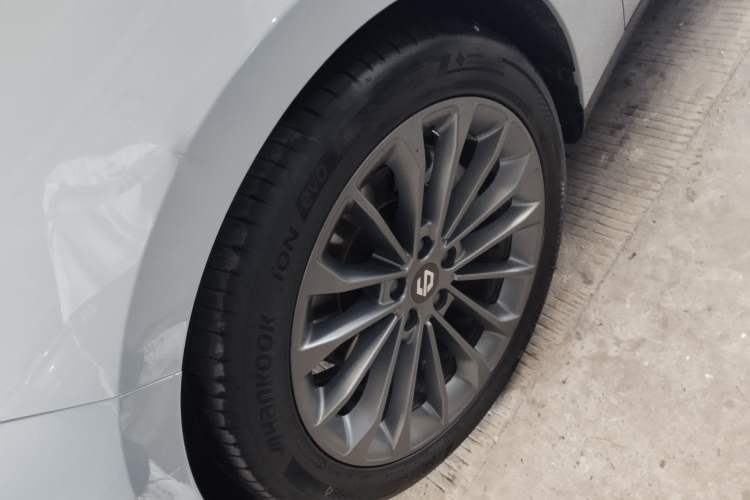 Used Leapmotor C01 2024 Pure Electric 525 Luxury Edition Left Front Wheel Hub