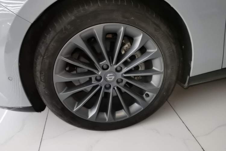 Used Leapmotor C01 2024 Pure Electric 525 Luxury Edition Left Front Wheel Hub