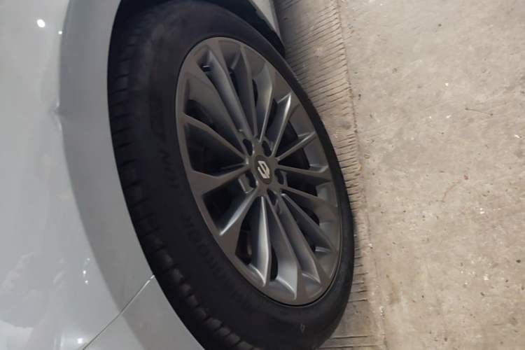 Used Leapmotor C01 2024 Pure Electric 525 Luxury Edition Left Front Wheel Hub