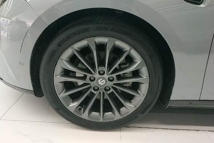 Used Leapmotor C01 2024 Pure Electric 525 Luxury Edition Left Front Wheel Hub