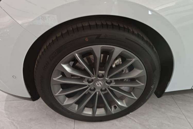 Used Leapmotor C01 2024 Pure Electric 525 Luxury Edition Left Front Wheel Hub