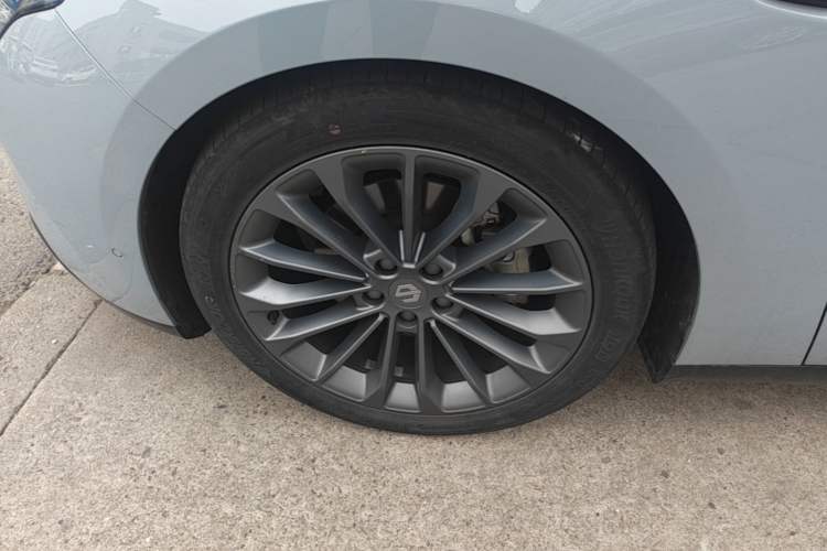 Used Leapmotor C01 2024 Pure Electric 525 Luxury Edition Left Front Wheel Hub