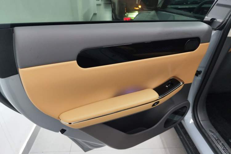 Used Leapmotor C01 2024 Range-Extended 316 Deluxe Edition Left Rear Door Interior