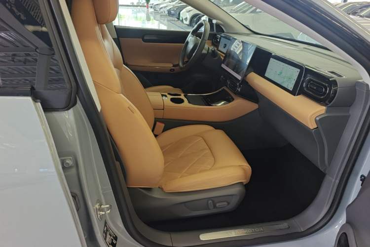 Used Leapmotor C01 2024 Range-Extended 316 Deluxe Edition Right Front Seat