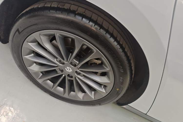 Used Leapmotor C01 2024 Range-Extended 216 Luxury Edition Right Rear Wheel Hub