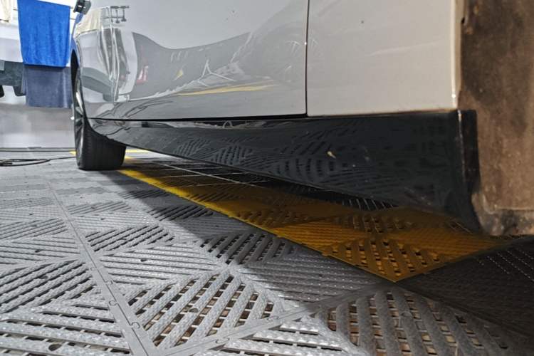 Used Leapmotor C01 2024 Pure Electric 525 Luxury Edition Right Side Sill