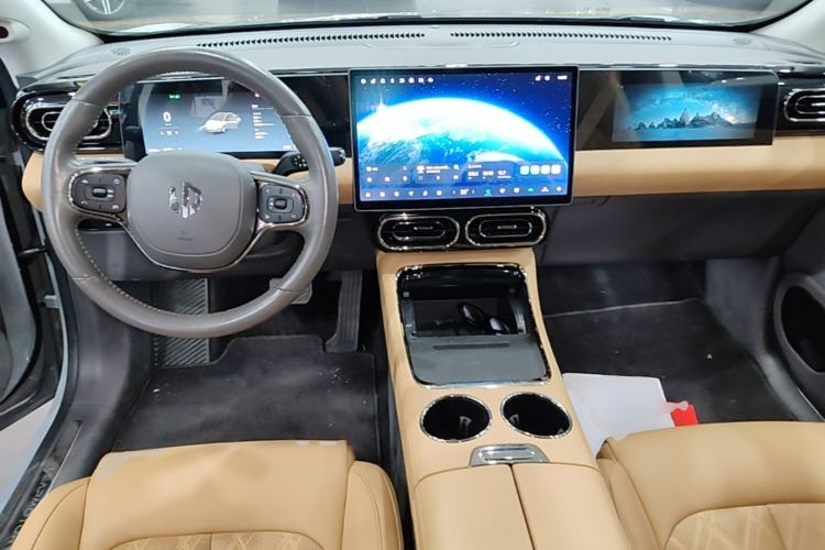 Used Leapmotor C01 2024 Pure Electric 525 Luxury Edition Center Console