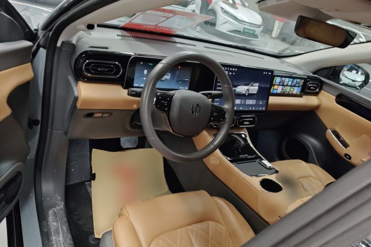 Used Leapmotor C01 2024 Pure Electric 525 Luxury Edition Center Console