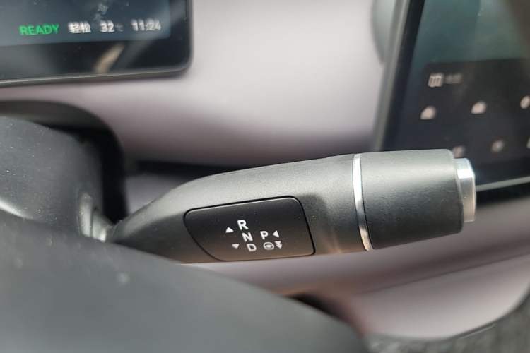 Used Leapmotor C10 2024 410 Comfort Edition Gear Lever