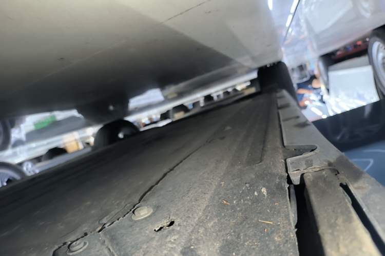 Used Leapmotor C10 2024 410 Comfort Edition Right Side Sill
