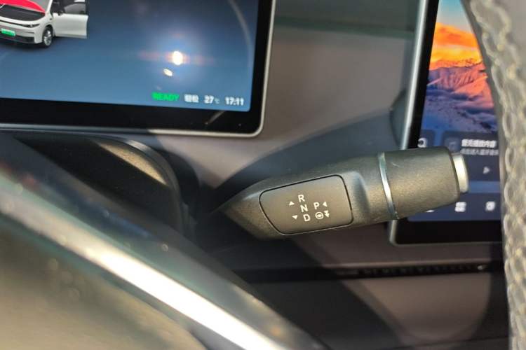Used Leapmotor C10 2024 530 LiDAR Edition Gear Lever