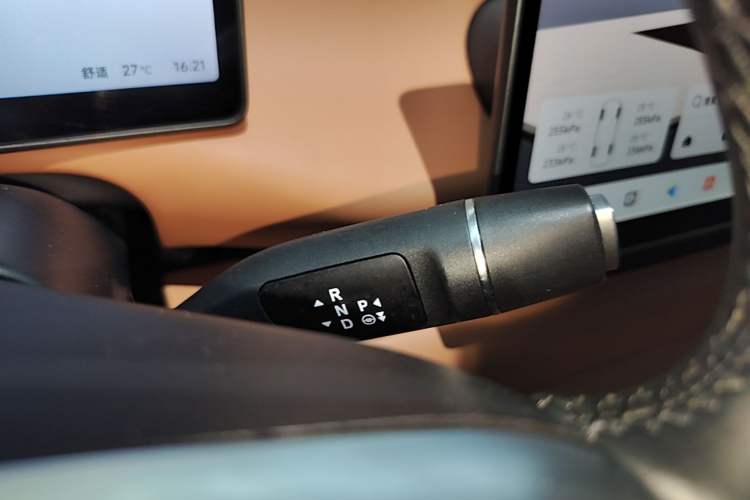 Used Leapmotor C10 2024 530 LiDAR Edition Gear Lever