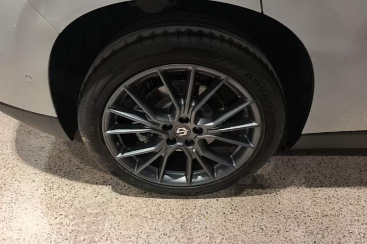 Used Leapmotor C10 2024 530 LiDAR Edition Right Rear Wheel Hub