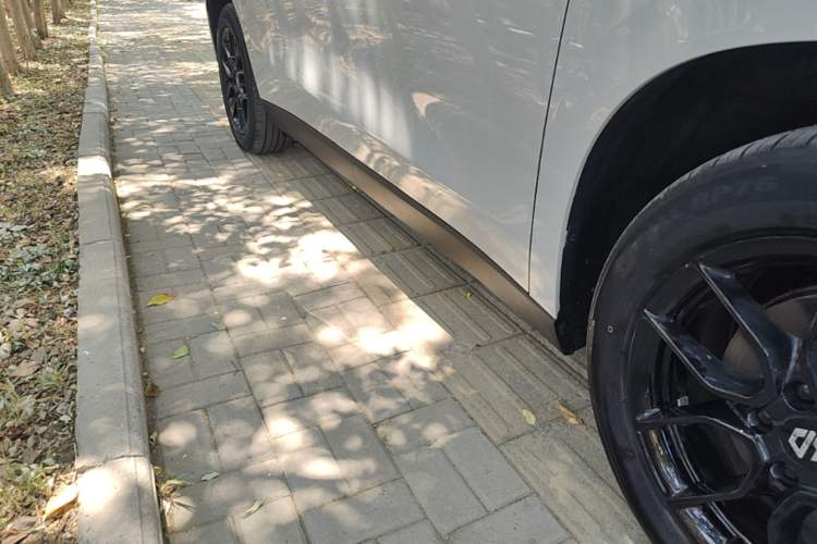 Used Leapmotor C10 2024 530 Smart Edition Right Side Sill