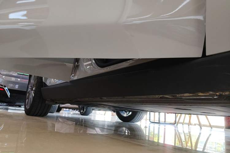 Used Leapmotor C10 2024 210 Smart Edition Right Side Sill