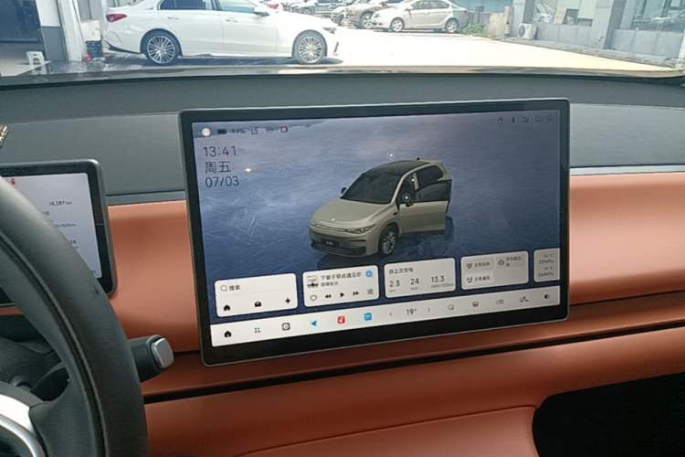 Used Leapmotor C10 2026 605 LiDAR Version Audio And AC Panel