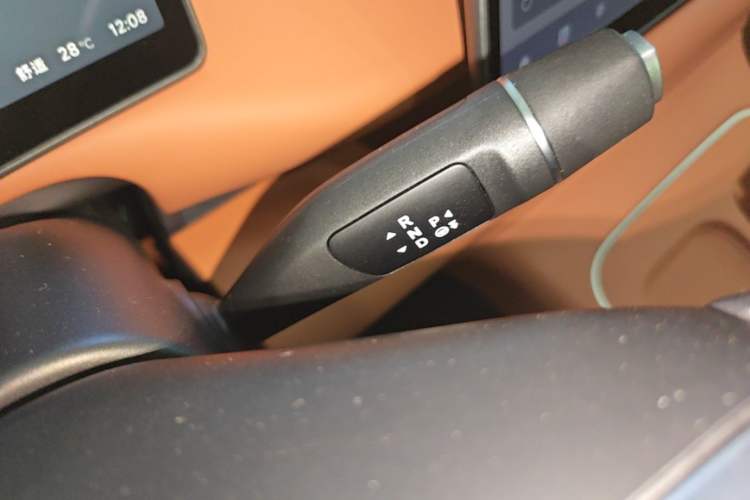Used Leapmotor C10 2026 605 LiDAR Version Gear Lever