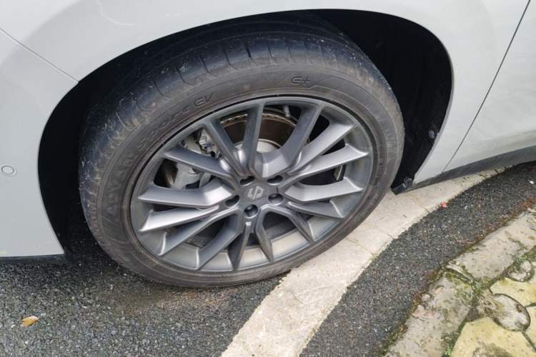 Used Leapmotor C10 2026 605 LiDAR Version Left Front Wheel Hub