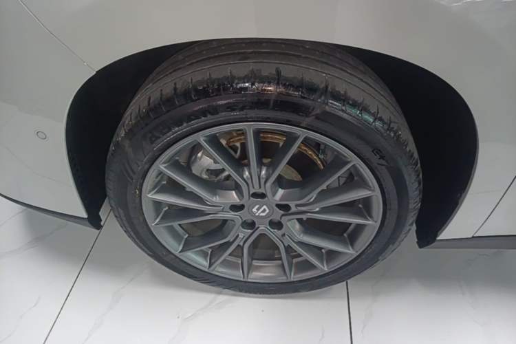 Used Leapmotor C10 2026 605 LiDAR Version Left Front Wheel Hub