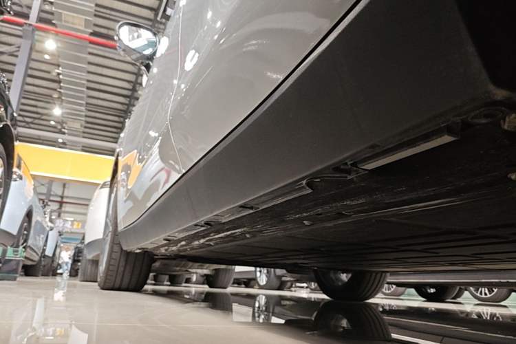 Used Leapmotor C10 2026 605 LiDAR Version Left Side Sill