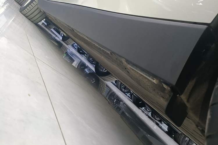 Used Leapmotor C10 2026 605 LiDAR Version Left Side Sill