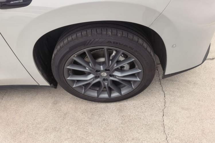 Used Leapmotor C10 2026 605 Enjoyment Edition Right Front Wheel Hub