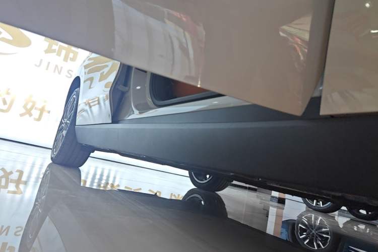 Used Leapmotor C10 2026 605 LiDAR Version Right Side Sill