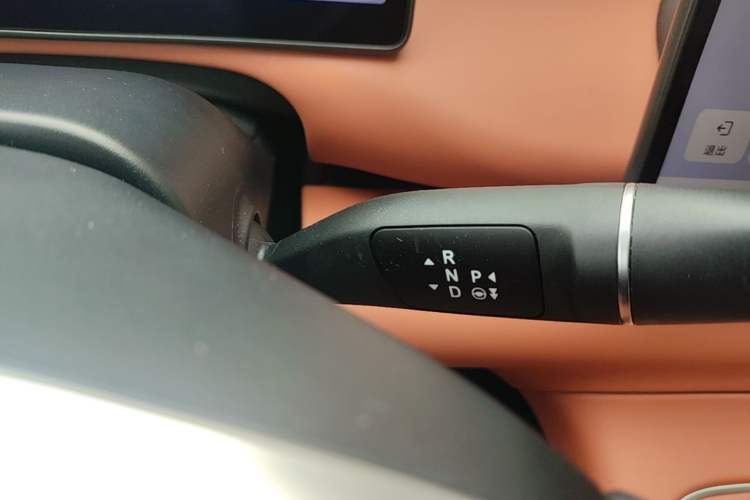 Used Leapmotor C10 2026 605 LiDAR Version Gear Lever