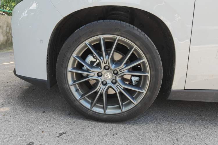 Used Leapmotor C10 2026 605 LiDAR Version Left Front Wheel Hub